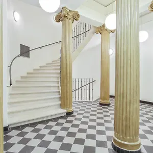 https://newly-opened-designer-opera-apartment.praguehotelsweb.com